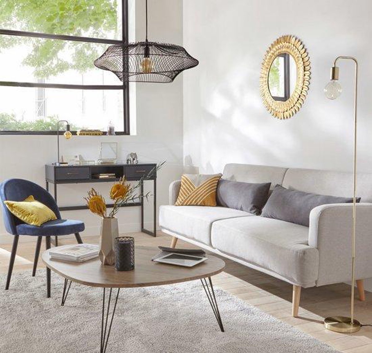 Lampadaire en métal doré -
