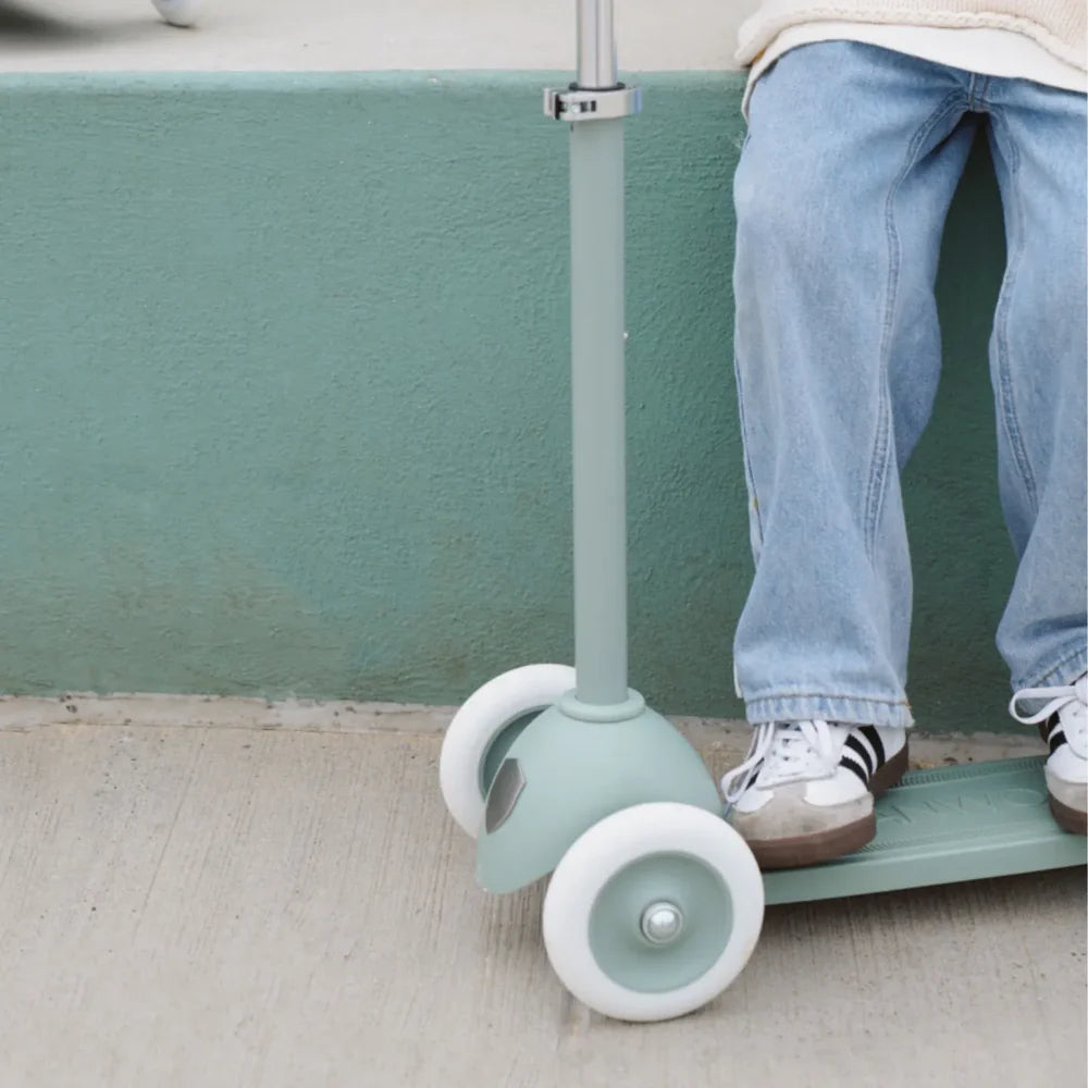 Konges Sløjd Balance bike with bell and wicker basket - Cherry