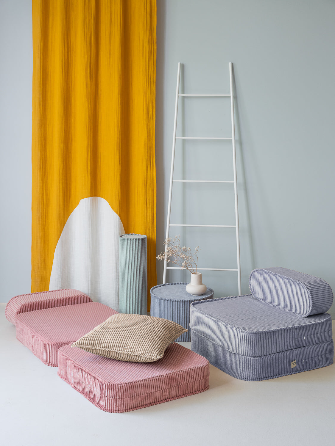 Wigiwama Corduroy Flip Chair / Fauteuil de couchage - 65x60x25cm - Bleu Myrtille