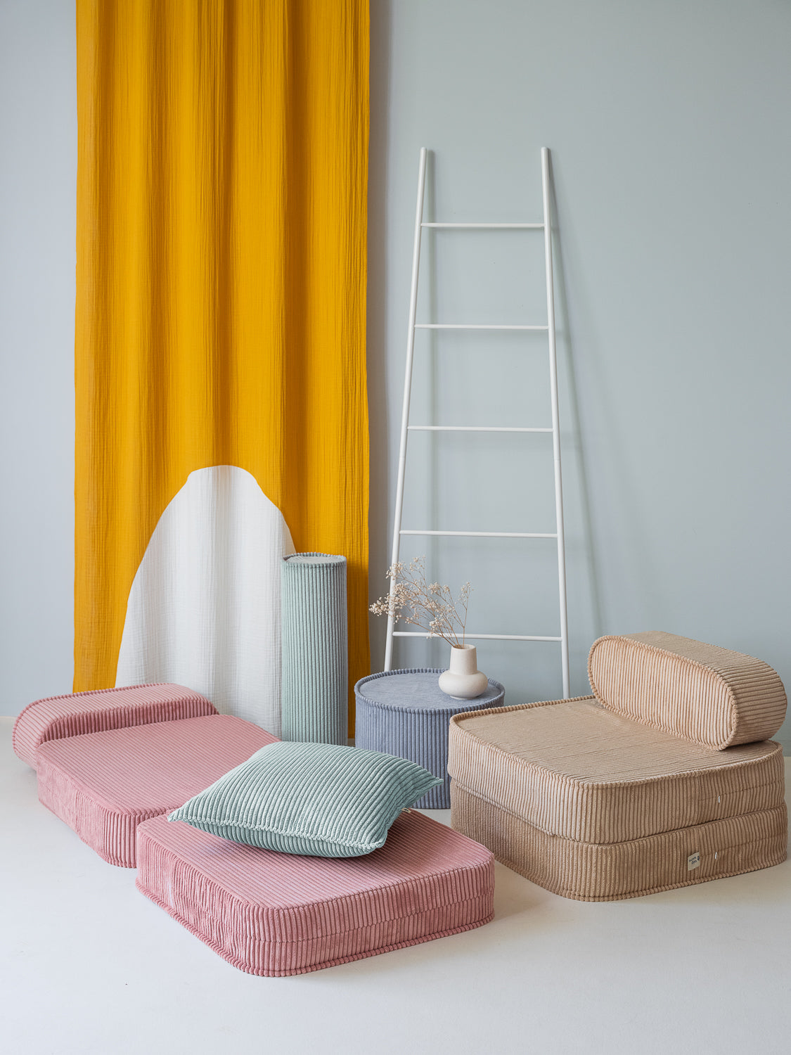 Wigiwama Corduroy Flip Chair / Fauteuil de couchage - 65x60x25cm - Mousse Rose