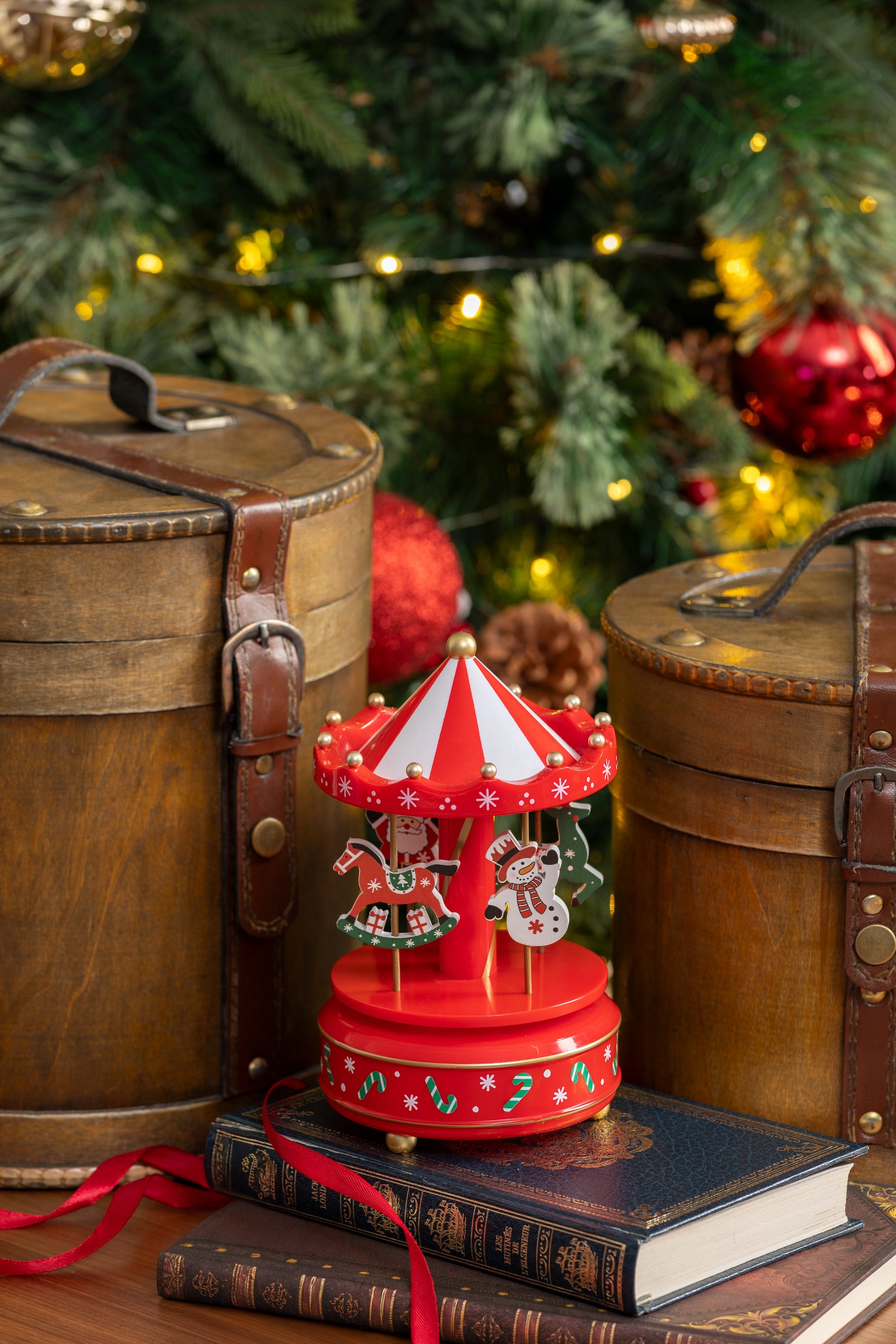 Fééric Lights and Christmas Muzikale carrousel met kerstman en sneeuwpop - Ø11xH18cm - Rood