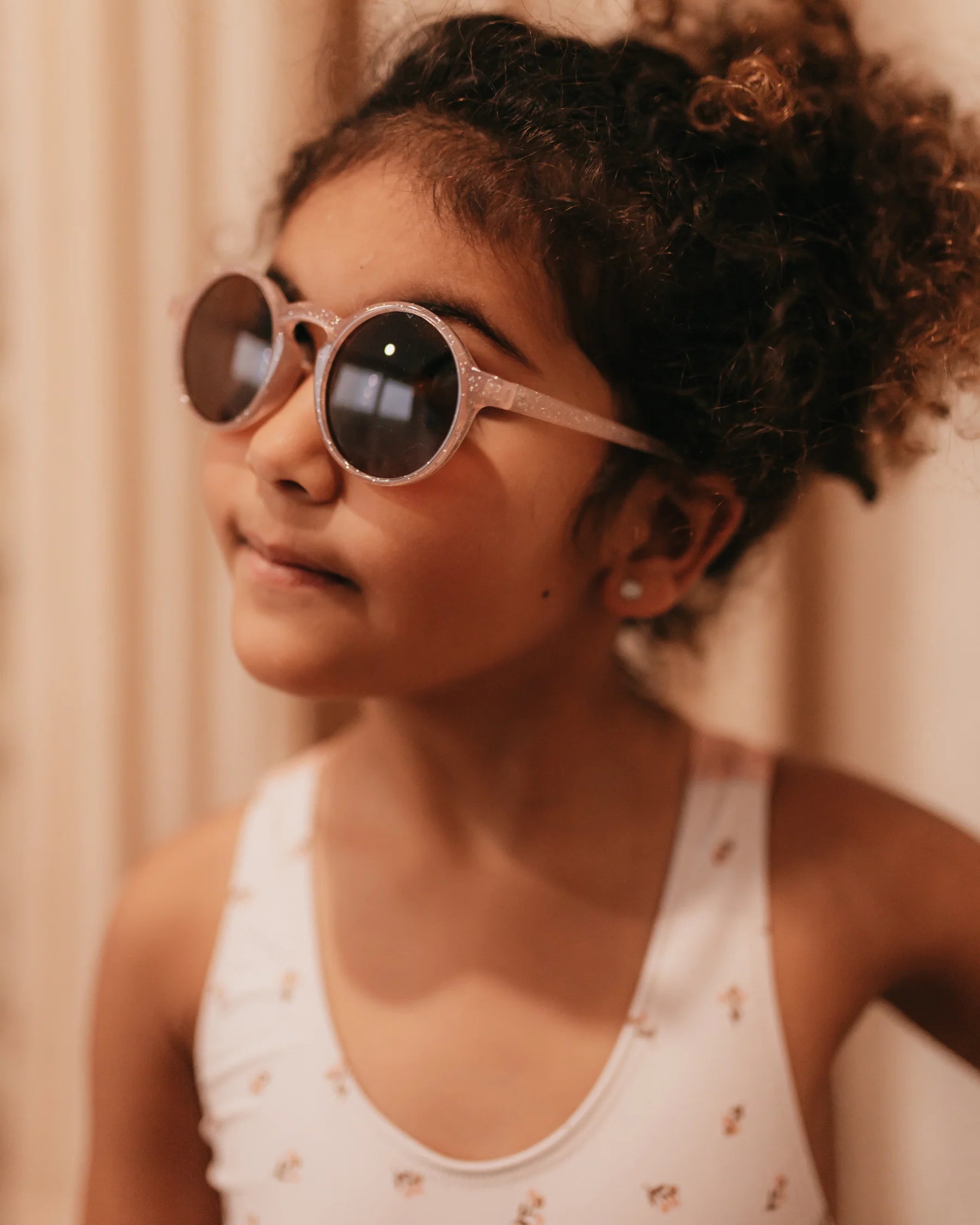 Mrs Ertha Glee Sunglasses/Zonnebril - Glitter Peach