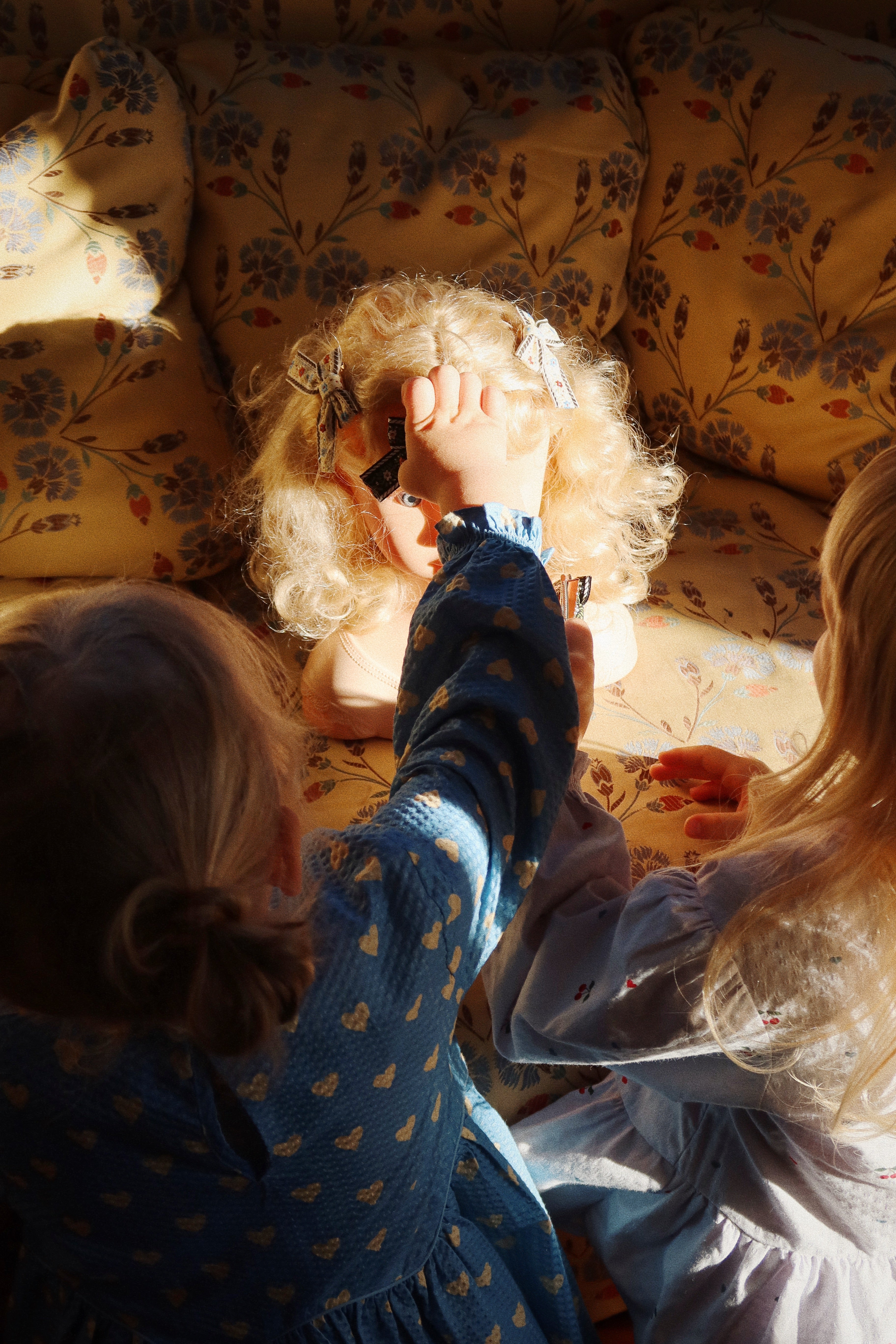 Konges Sløjd Mimi poppenbuste met haaraccessoires - Geschikt vanaf 3 jaar