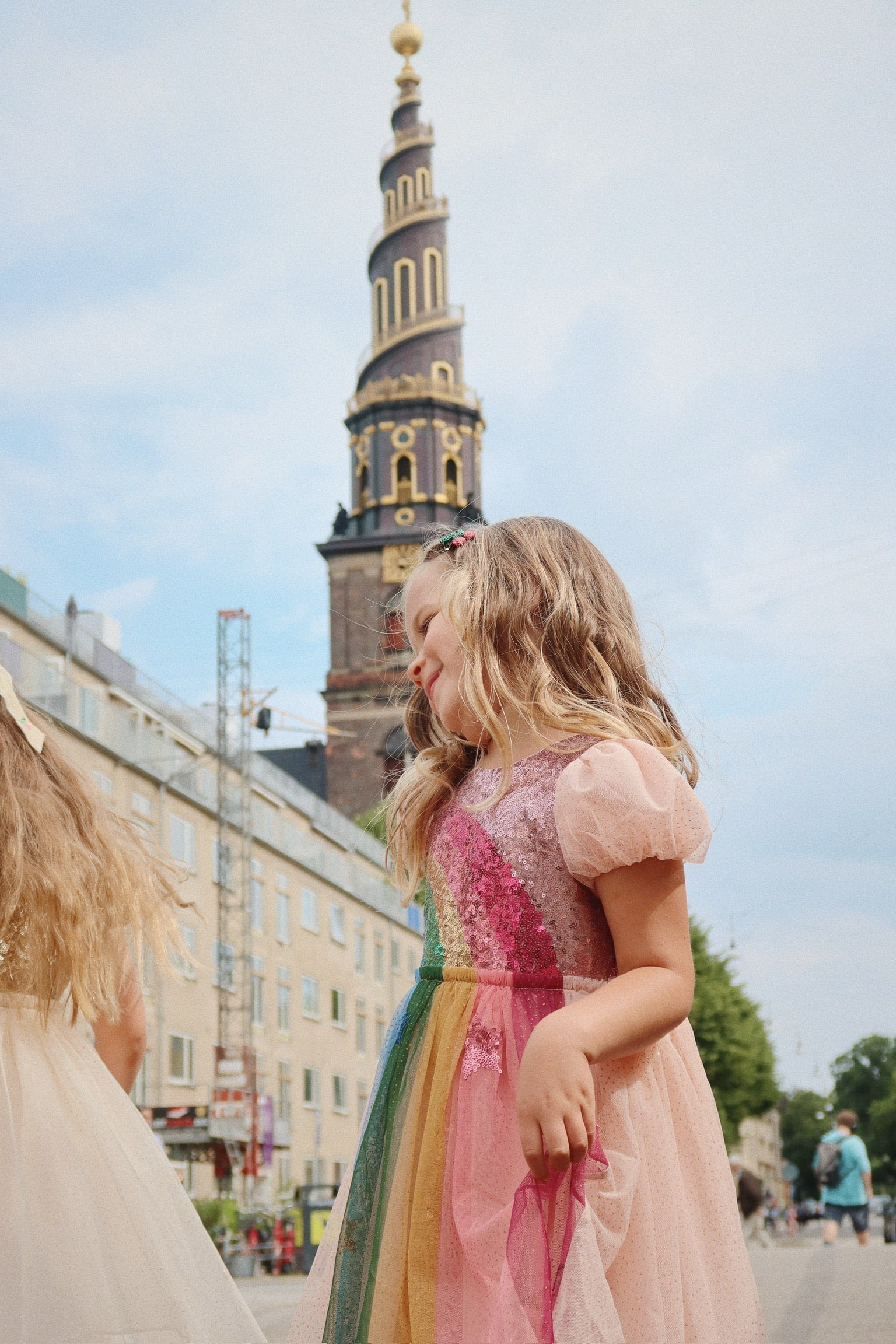 Robe arc-en-ciel Konges Sløjd Odette avec paillettes - Sable du soir -