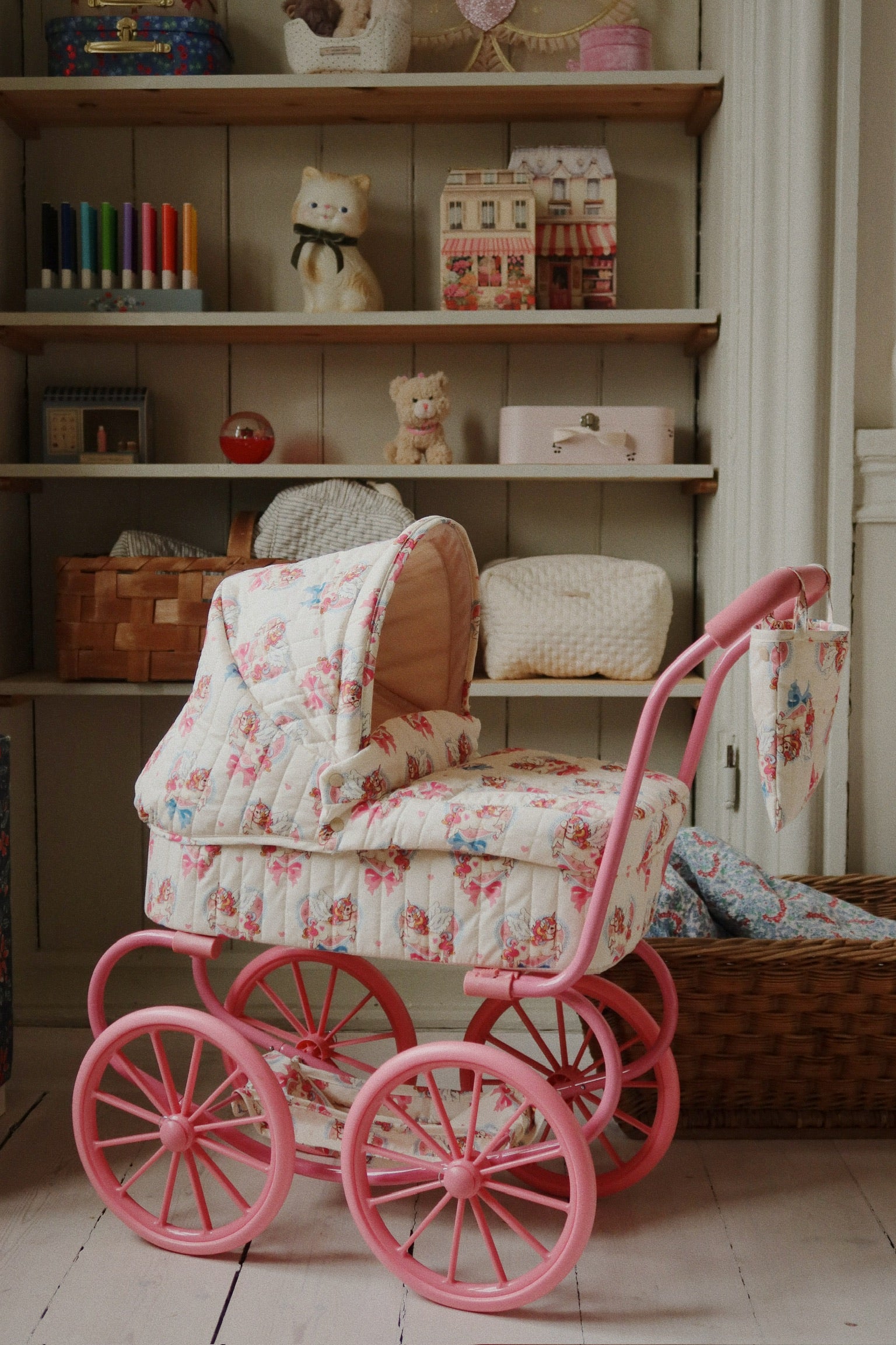 Konges Sløjd Minnie Poppenwagen/Doll Pram - Opvouwbaar - Twinkle Sprinkle