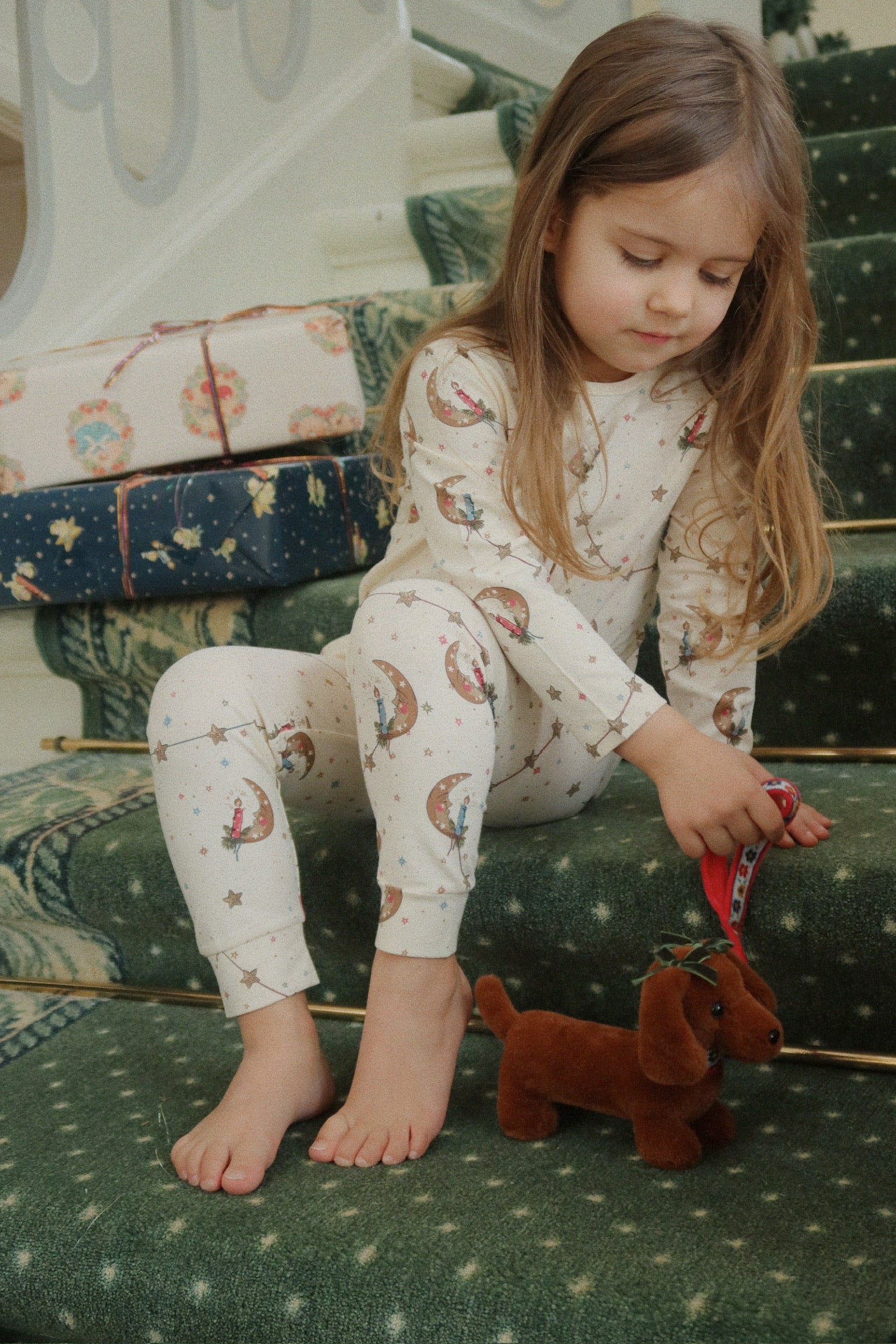 Konges Sløjd Madeleine Puppy - Avec Basket and Chew Toy - Fiola