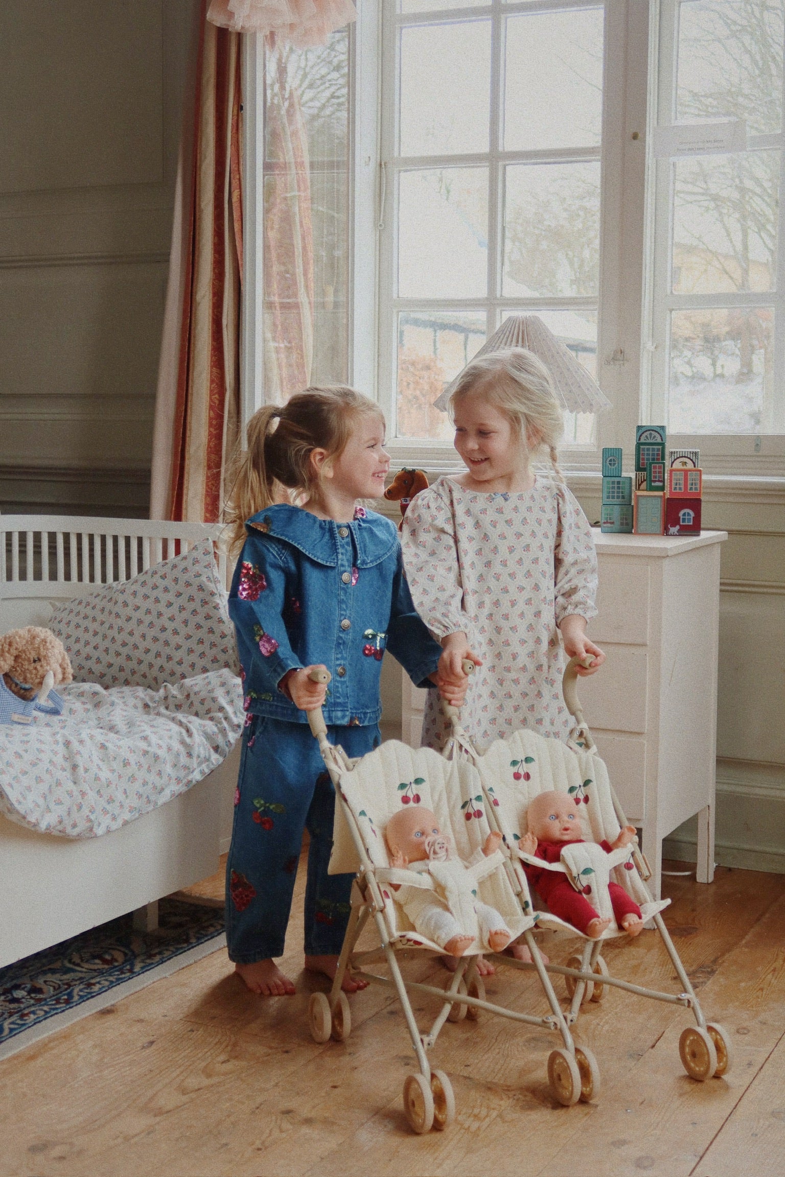 Konges Sløjd Bobo en Bobbie Poppen - Met kledij set en tut - Multi
