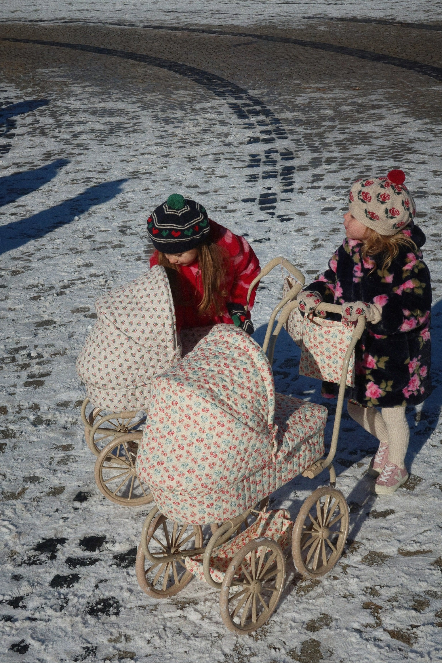 Konges Sløjd Minnie Poppenwagen/Doll Pram - Opvouwbaar - Lumina