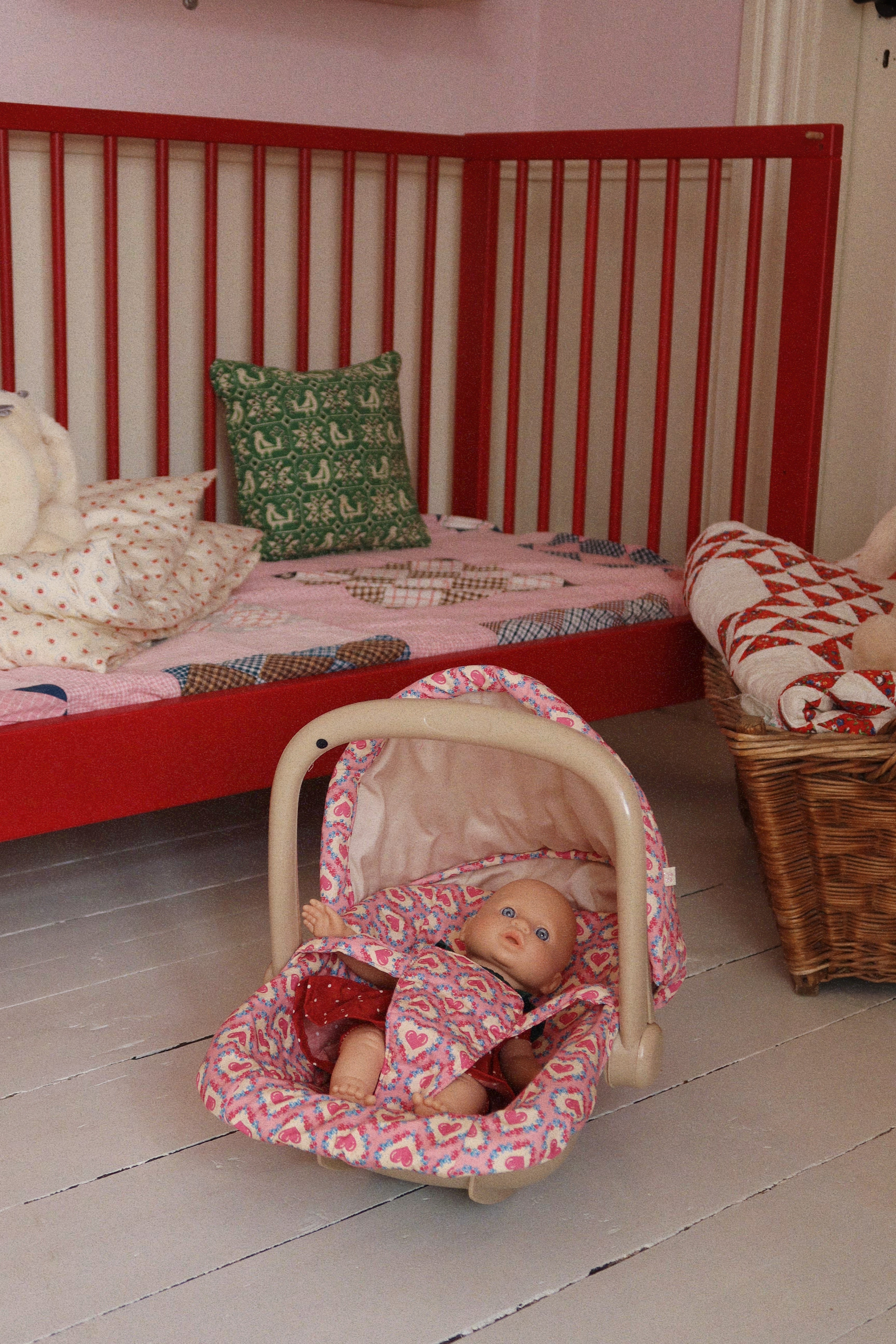 Konges Sløjd Dolls Autositz/Autositz - 28x43x34 cm - geeignet ab 3 Jahren - Rose Anglaise