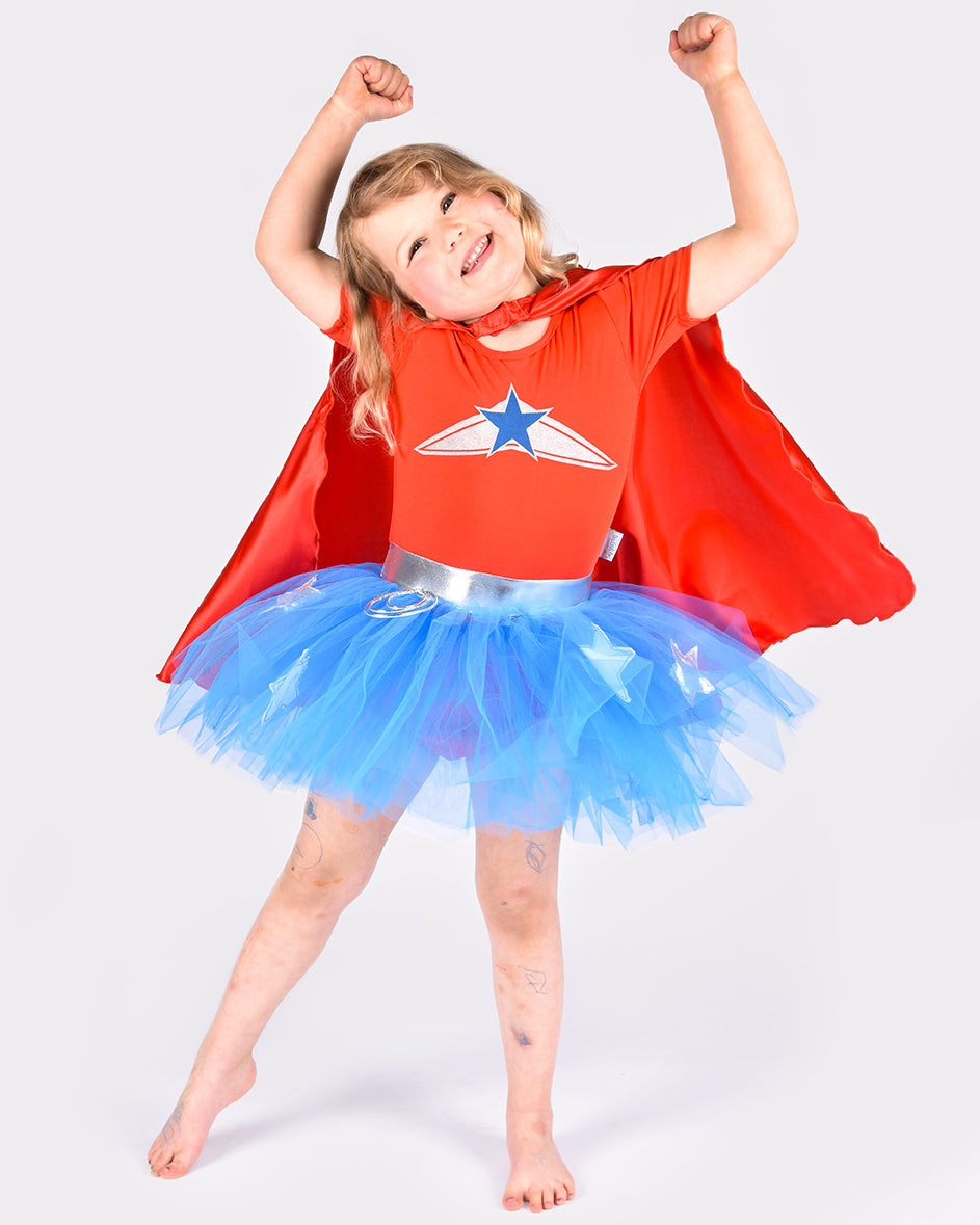Den Goda Fen Vêtements de déguisement Wondergirl - Robe avec cape - 110-116cm - 4-6 ans - Rouge/Bleu